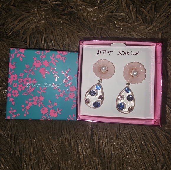 810 Betsey Johnson Enchanted Garden Flower & Teardrop Drop Earrings Crystal NIB - Picture 1 of 2